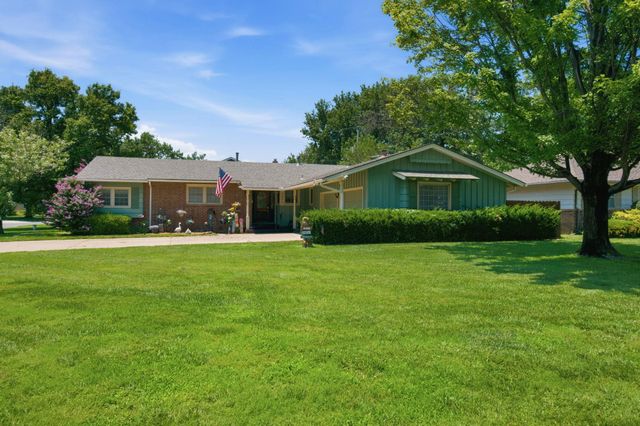 3075 W River Park Dr, Wichita, KS 67203
