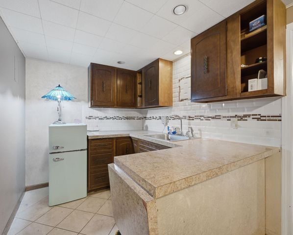 3075 W River Park Dr, Wichita, KS 67203