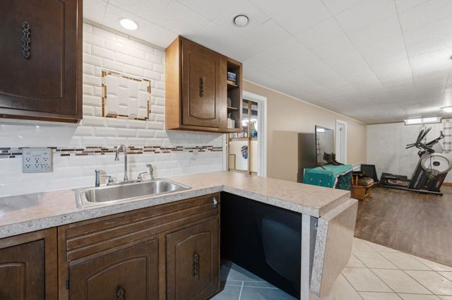 3075 W River Park Dr, Wichita, KS 67203