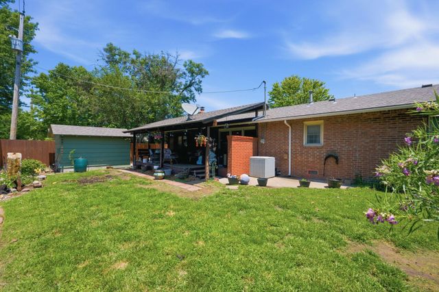 3075 W River Park Dr, Wichita, KS 67203