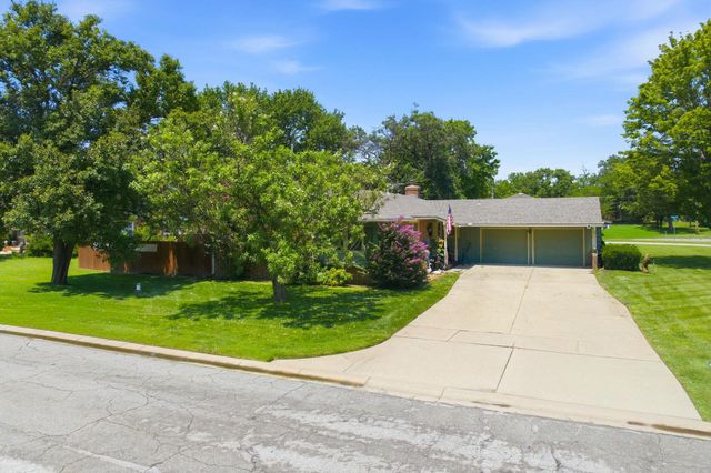 3075 W River Park Dr, Wichita, KS 67203