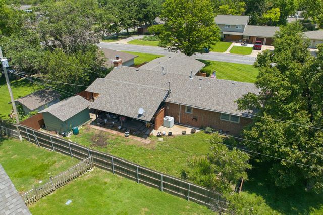 3075 W River Park Dr, Wichita, KS 67203