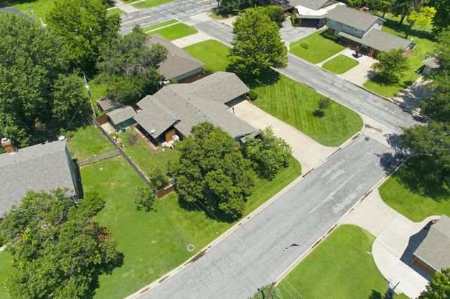 3075 W River Park Dr, Wichita, KS 67203