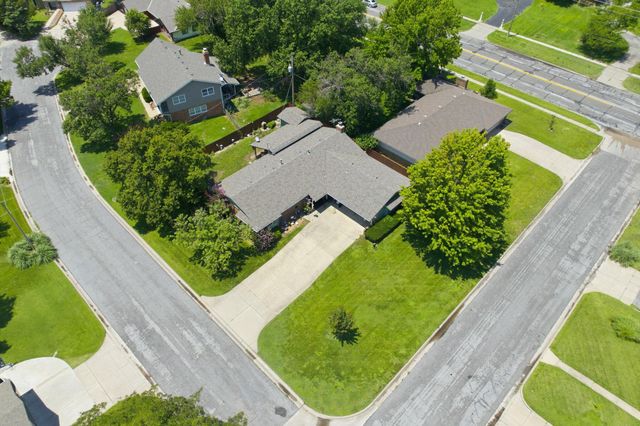 3075 W River Park Dr, Wichita, KS 67203
