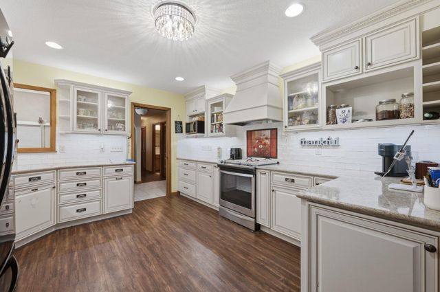 3075 W River Park Dr, Wichita, KS 67203