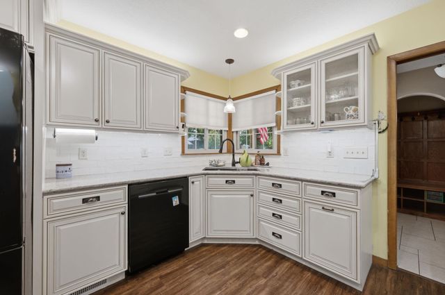 3075 W River Park Dr, Wichita, KS 67203