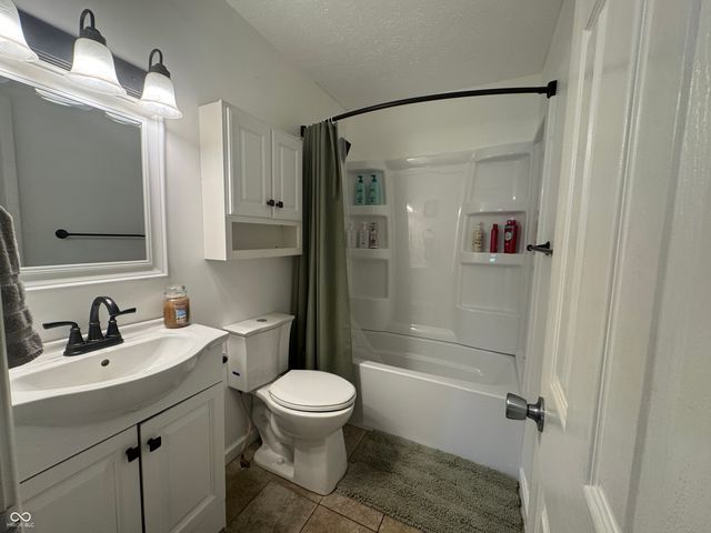 1255 E Longwood, Shelbyville, IN 46176