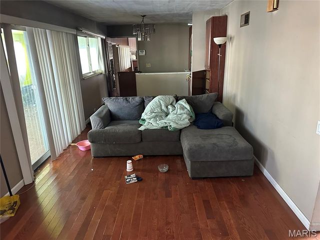 2287 Gadbury Drive, St Louis, MO 63136