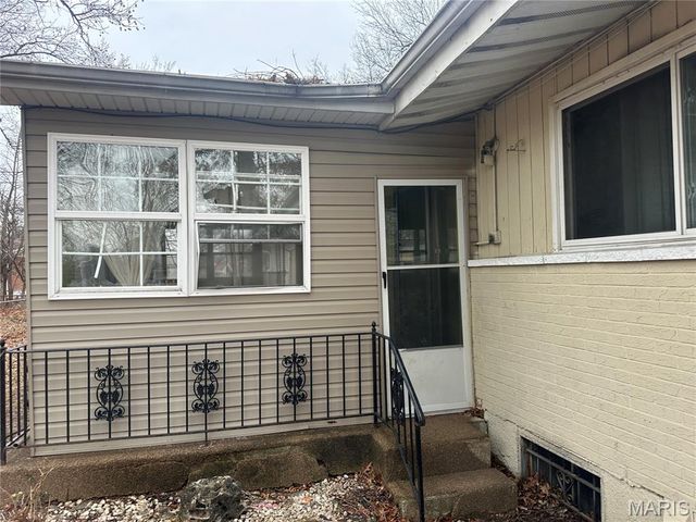 2287 Gadbury Drive, St Louis, MO 63136