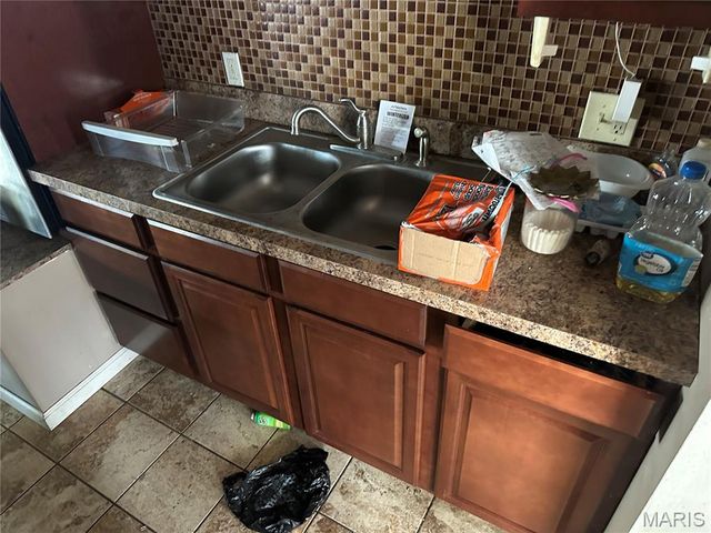 2287 Gadbury Drive, St Louis, MO 63136