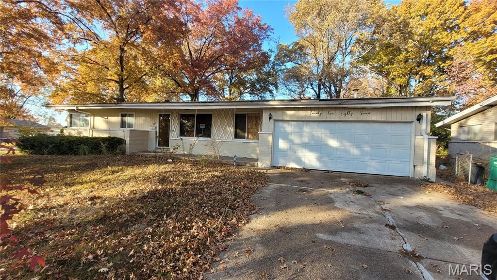 2287 Gadbury Drive, St Louis, MO 63136