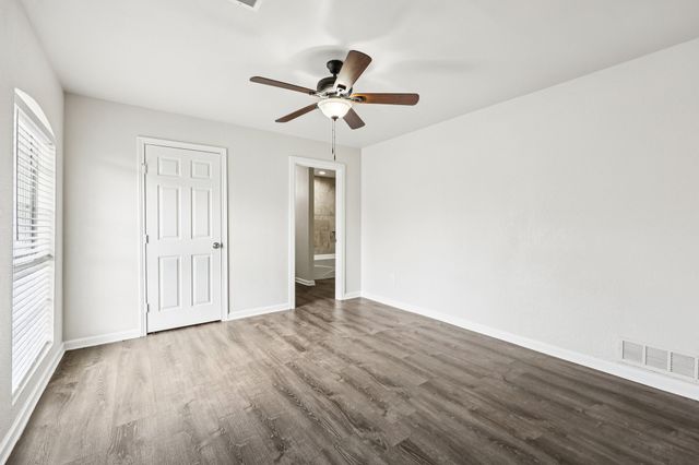 320 Edgewood Street, Krum, TX 76249