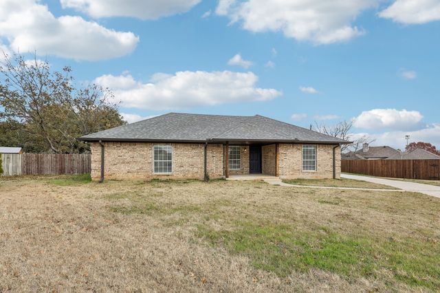 320 Edgewood Street, Krum, TX 76249