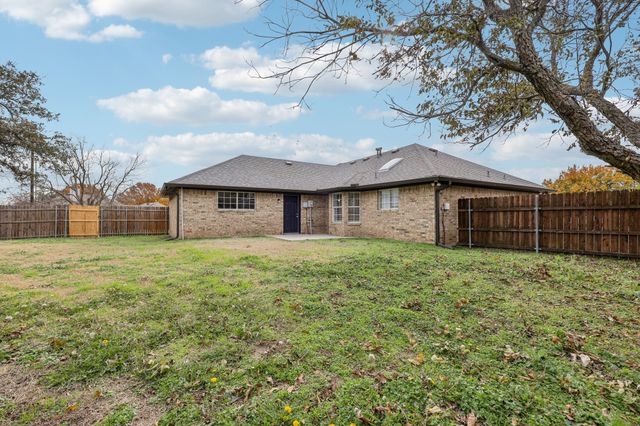 320 Edgewood Street, Krum, TX 76249