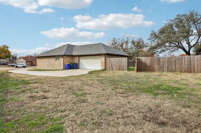320 Edgewood Street, Krum, TX 76249