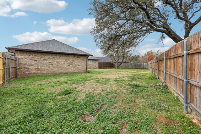 320 Edgewood Street, Krum, TX 76249