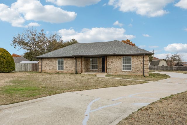 320 Edgewood Street, Krum, TX 76249
