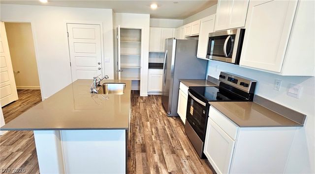 915 Violet Heron Street, Henderson, NV 89011