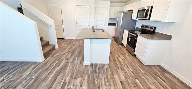 915 Violet Heron Street, Henderson, NV 89011