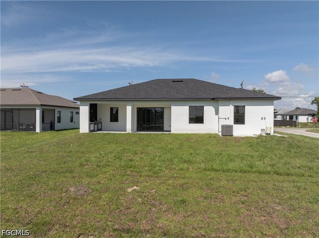 816 Floyd AVE S, Lehigh Acres, FL 33976