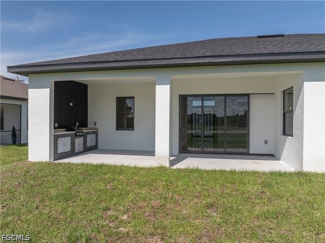 816 Floyd AVE S, Lehigh Acres, FL 33976
