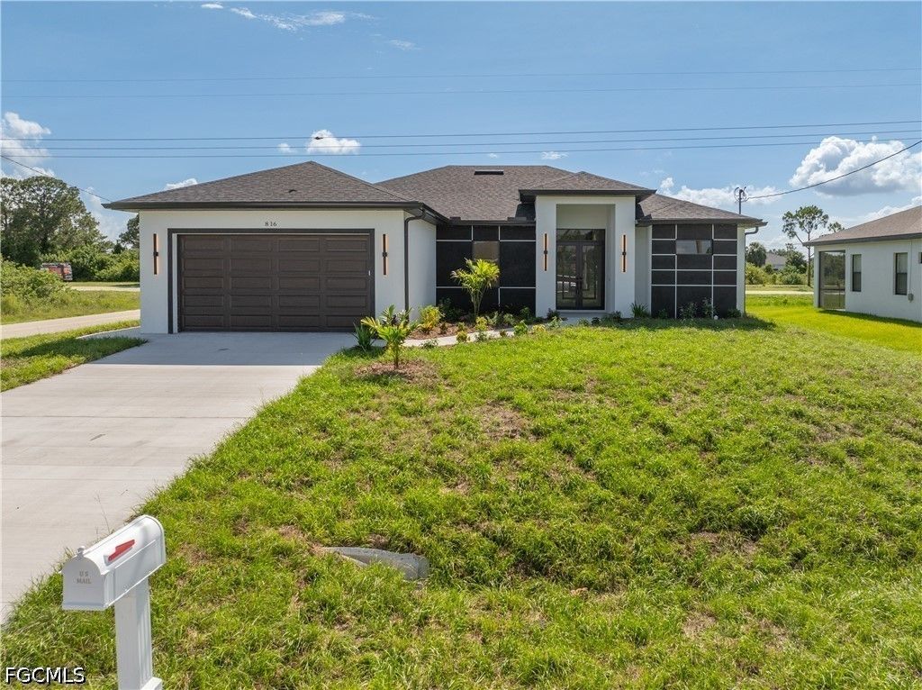 816 Floyd AVE S, Lehigh Acres, FL 33976