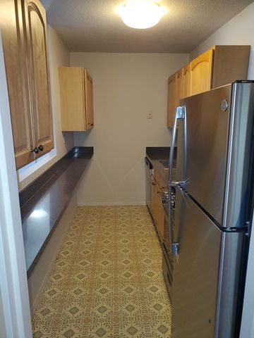 2 Hawthorne Pl 7B, Boston, MA 02114