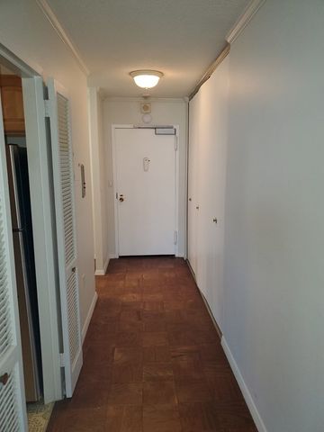 2 Hawthorne Pl 7B, Boston, MA 02114