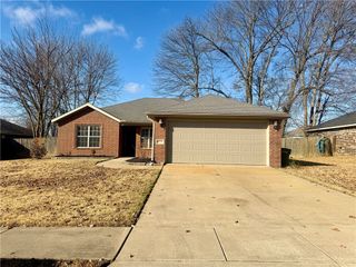 2629 N Indian Oaks Drive, Fayetteville, AR 72704