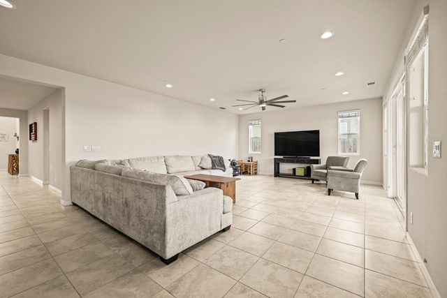 4040 Aura Way, Rancho Cordova, CA 95742