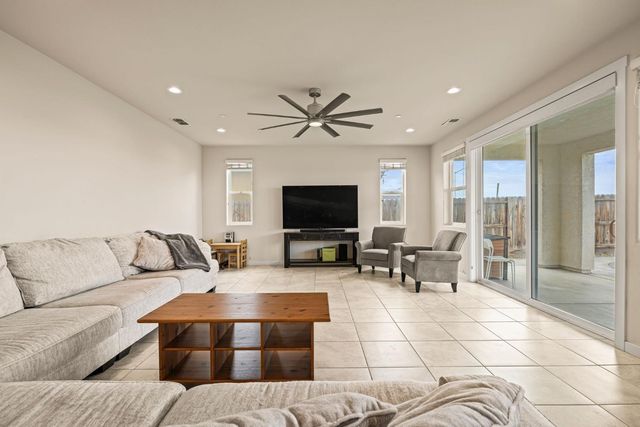 4040 Aura Way, Rancho Cordova, CA 95742