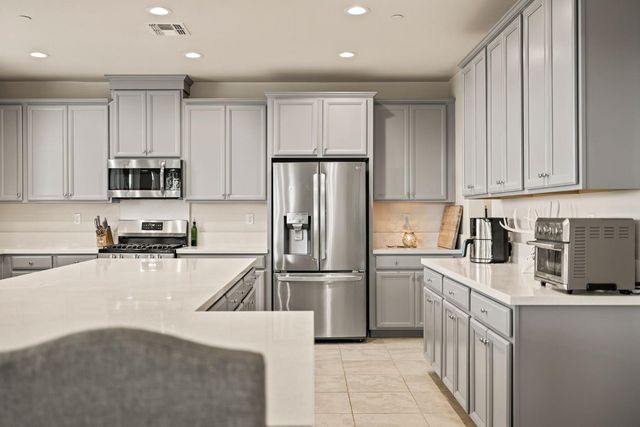 4040 Aura Way, Rancho Cordova, CA 95742