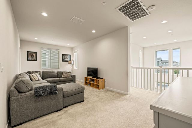 4040 Aura Way, Rancho Cordova, CA 95742