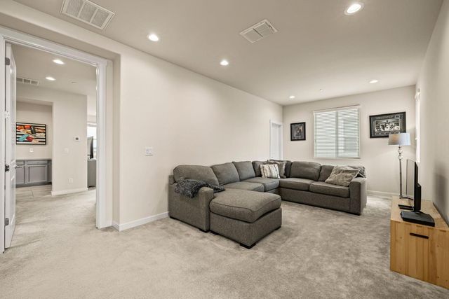 4040 Aura Way, Rancho Cordova, CA 95742