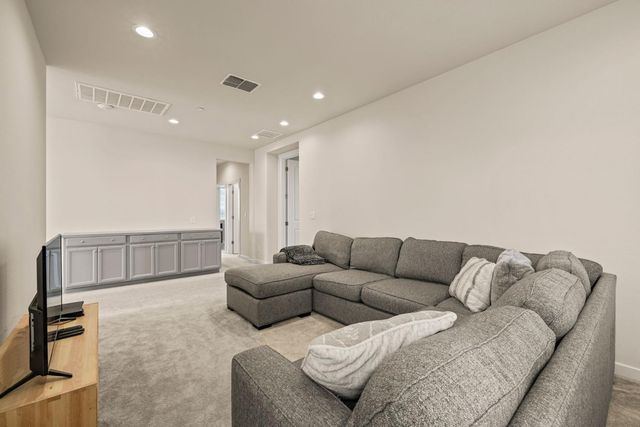 4040 Aura Way, Rancho Cordova, CA 95742