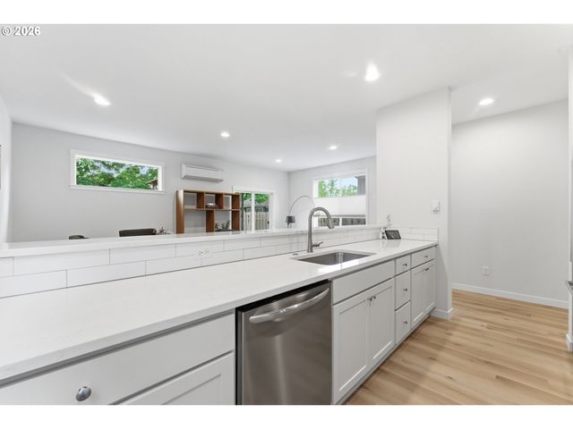 4914 Se 84TH Ave, Portland, OR 97266