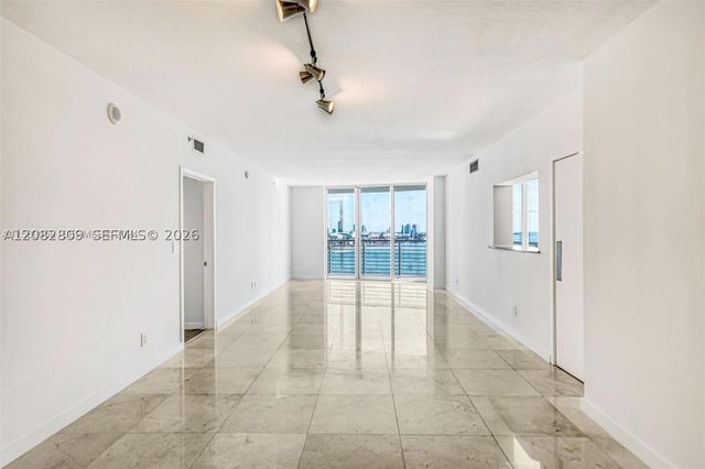 325 NE Biscayne Blvd 1923, Miami, FL 33131
