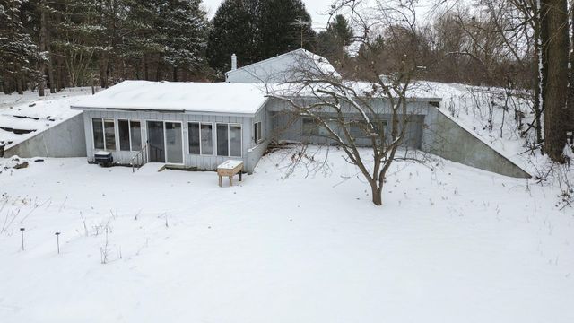 1516 Twin Springs Road, Houlton, WI 54082