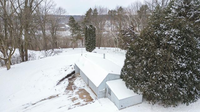 1516 Twin Springs Road, Houlton, WI 54082