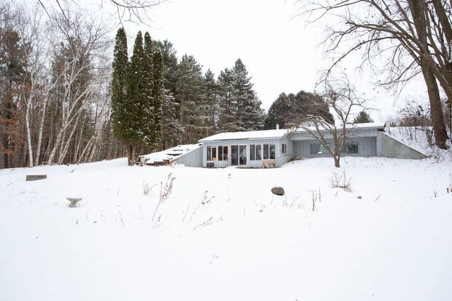 1516 Twin Springs Road, Houlton, WI 54082