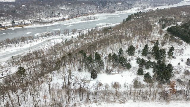 1516 Twin Springs Road, Houlton, WI 54082