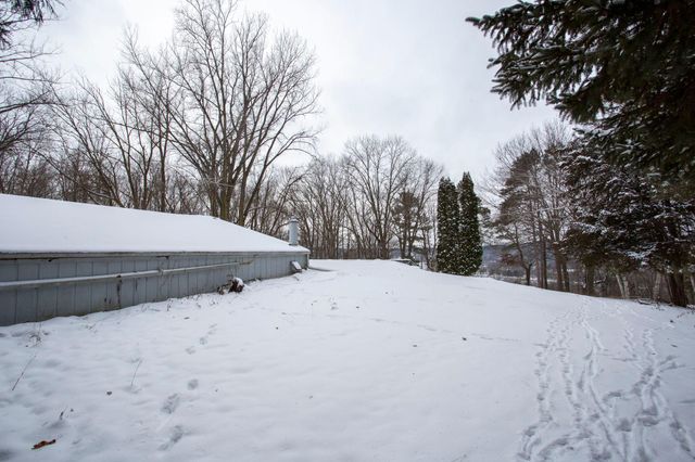 1516 Twin Springs Road, Houlton, WI 54082