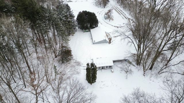 1516 Twin Springs Road, Houlton, WI 54082