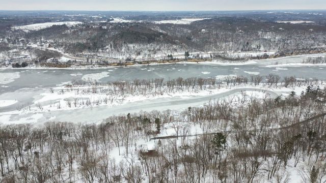 1516 Twin Springs Road, Houlton, WI 54082