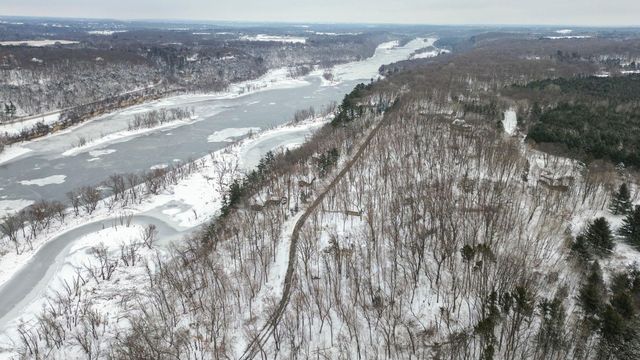 1516 Twin Springs Road, Houlton, WI 54082