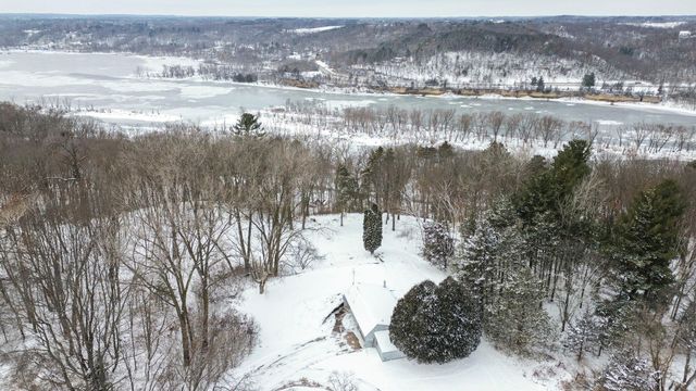 1516 Twin Springs Road, Houlton, WI 54082