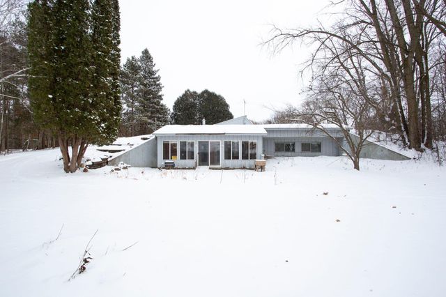 1516 Twin Springs Road, Houlton, WI 54082