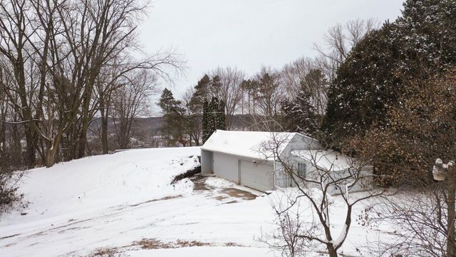 1516 Twin Springs Road, Houlton, WI 54082