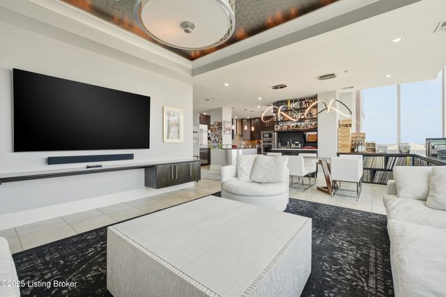 222 E Witherspoon St UNIT 1102, Louisville, KY 40202