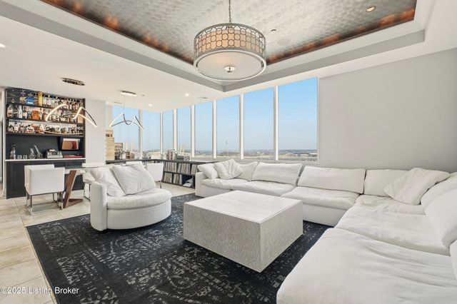 222 E Witherspoon St UNIT 1102, Louisville, KY 40202